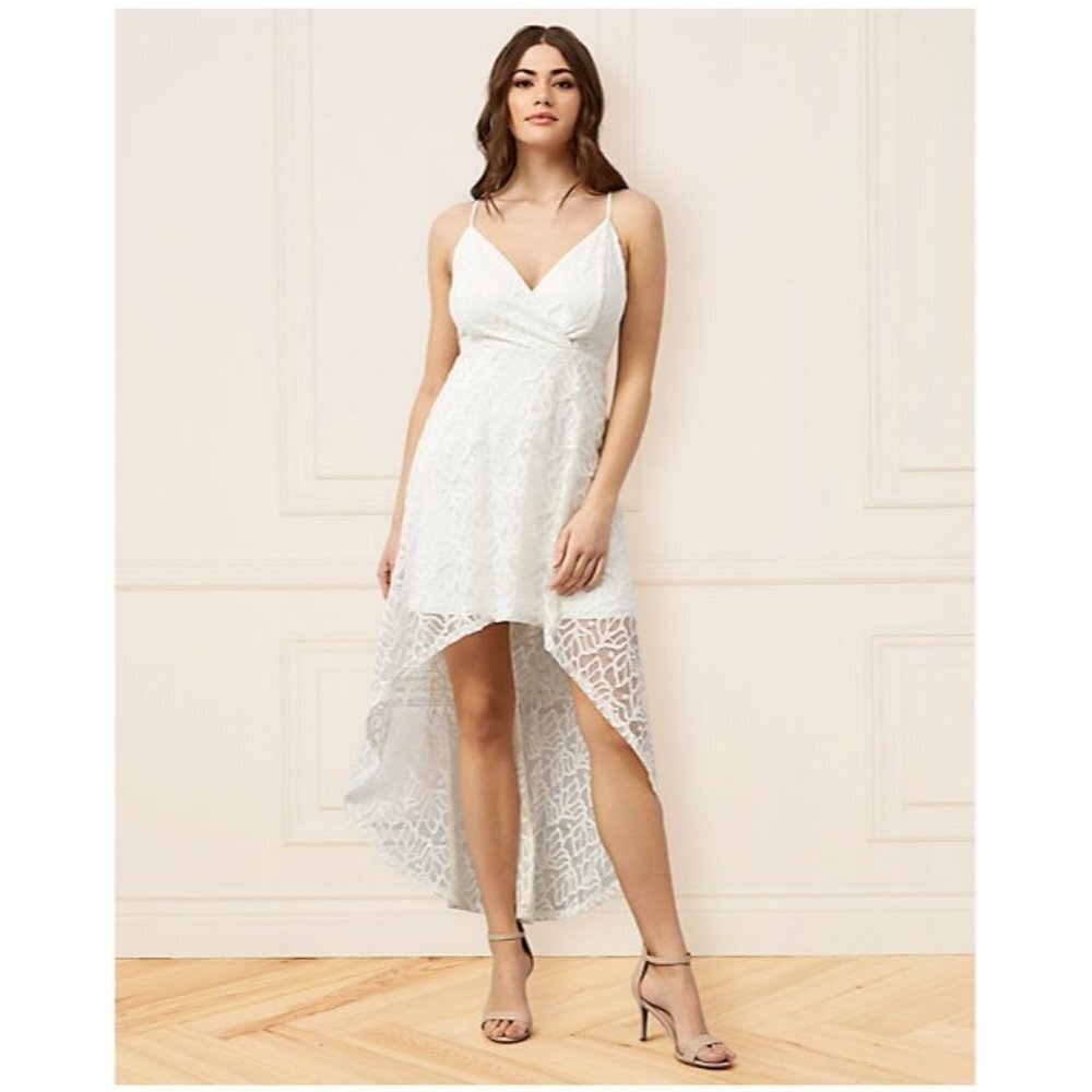 Women Le Chateau Stretch Lace Wrap-Like White Dres